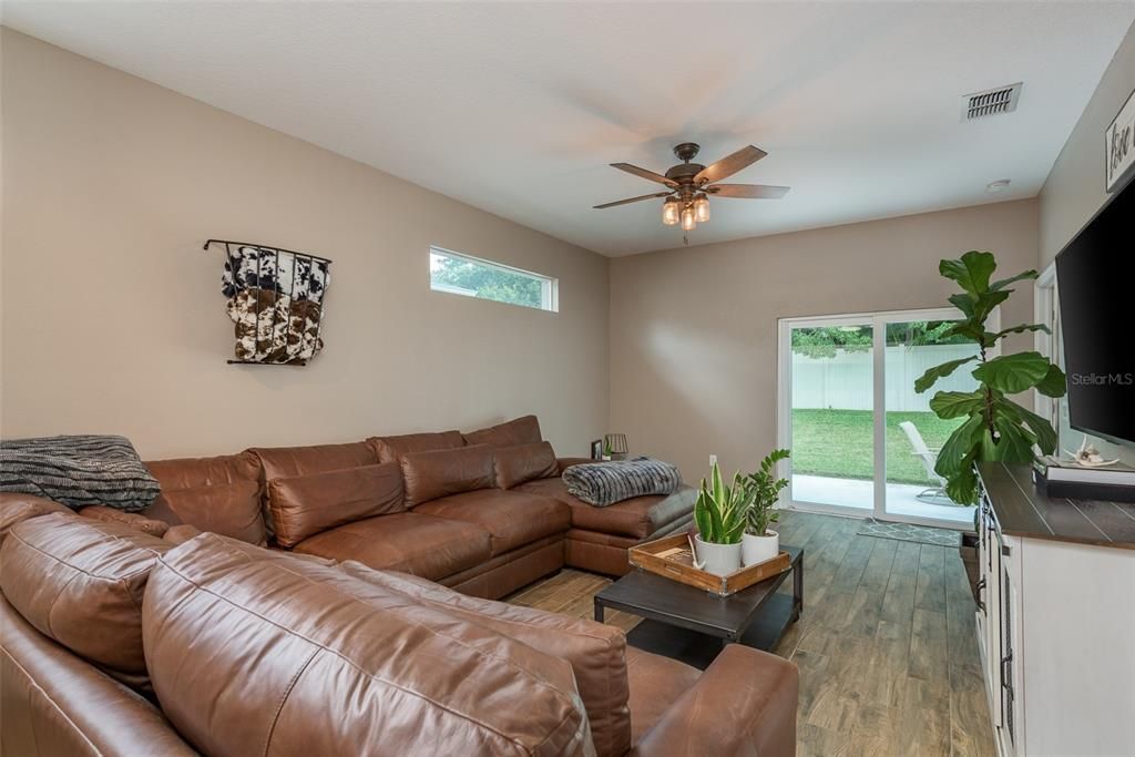 Active With Contract: $319,000 (3 beds, 2 baths, 1413 Square Feet)