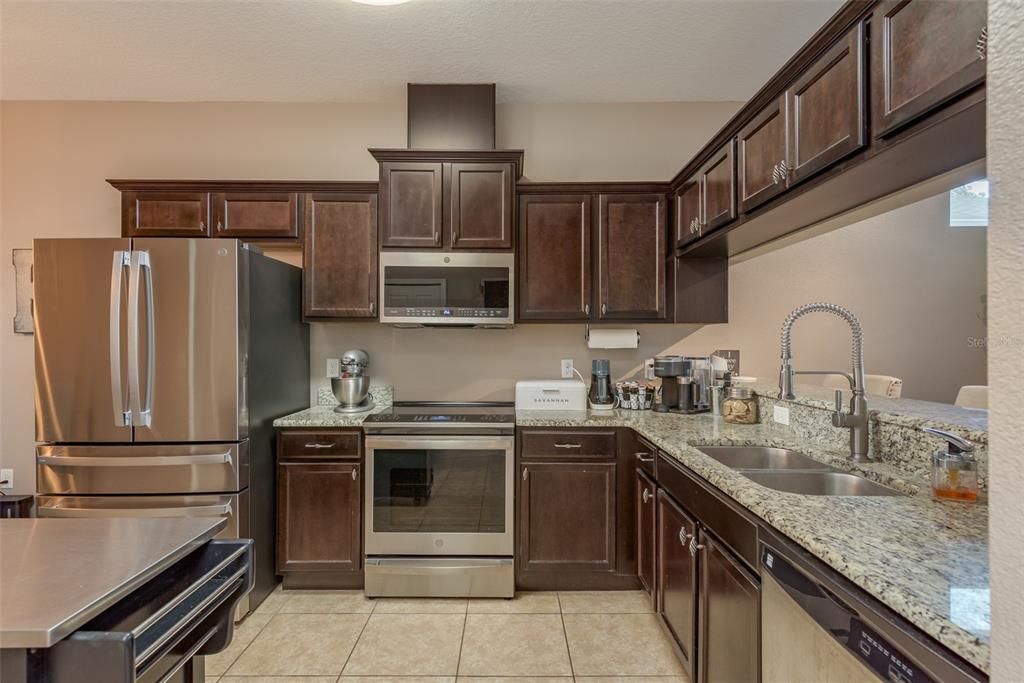 Active With Contract: $319,000 (3 beds, 2 baths, 1413 Square Feet)