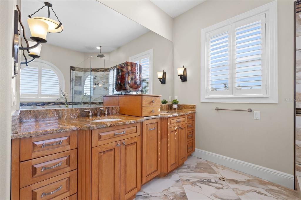 На продажу: $1,650,000 (4 спален, 4 ванн, 5260 Квадратных фут)