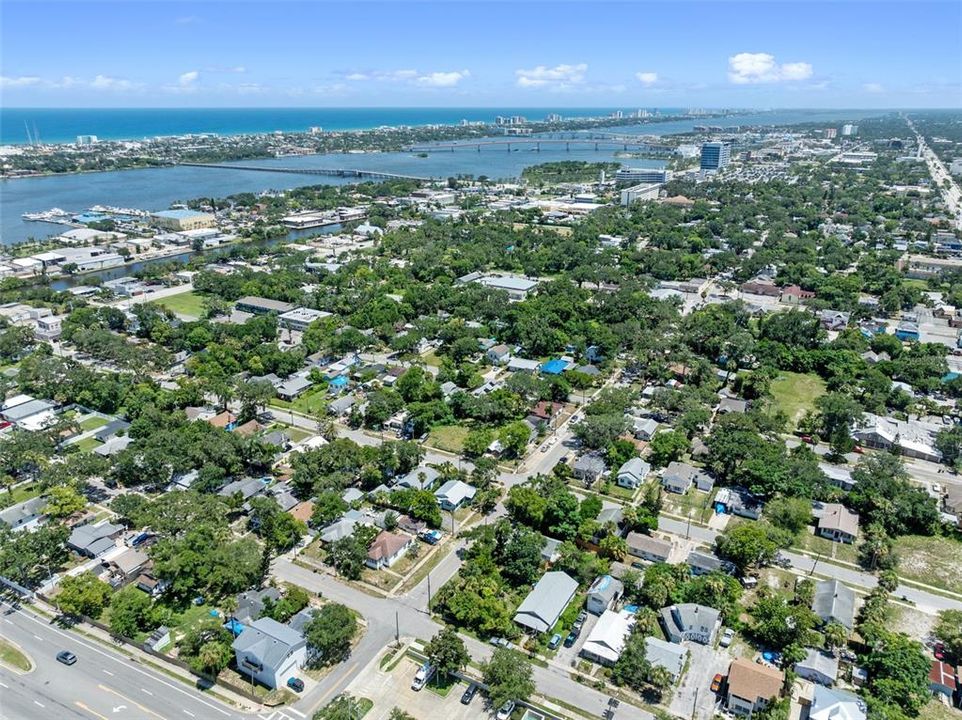 出租: $2,400 (3 贝兹, 1 浴室, 1607 平方英尺)