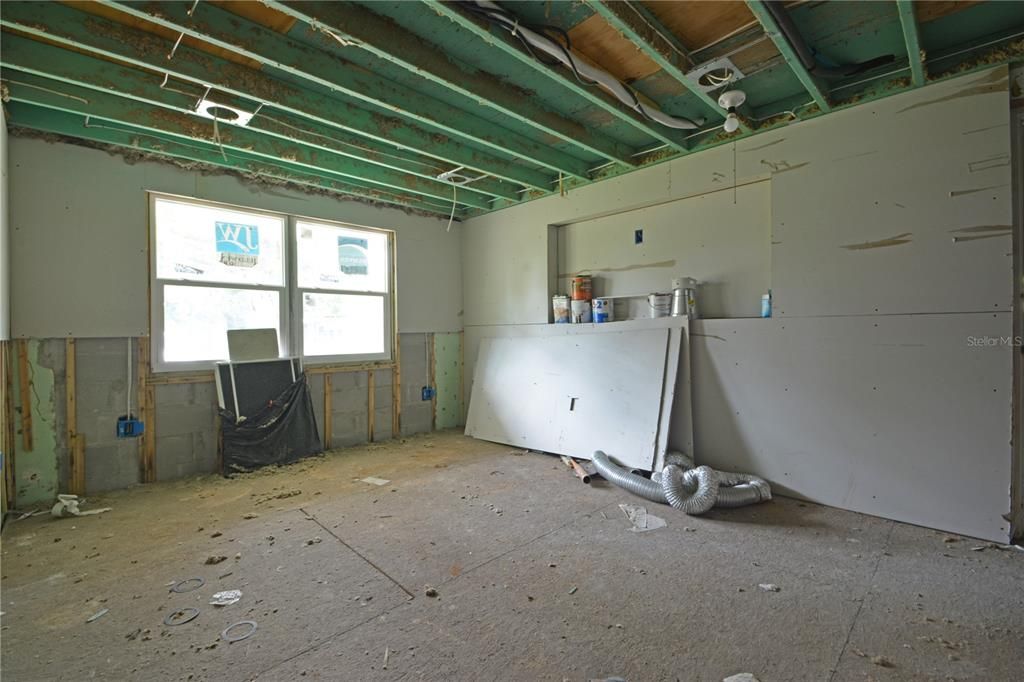 На продажу: $125,000 (2 спален, 1 ванн, 948 Квадратных фут)