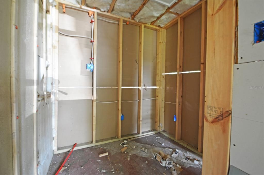 На продажу: $125,000 (2 спален, 1 ванн, 948 Квадратных фут)