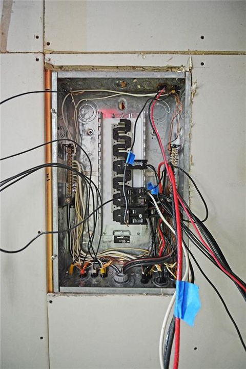 На продажу: $125,000 (2 спален, 1 ванн, 948 Квадратных фут)