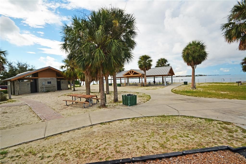 На продажу: $125,000 (2 спален, 1 ванн, 948 Квадратных фут)