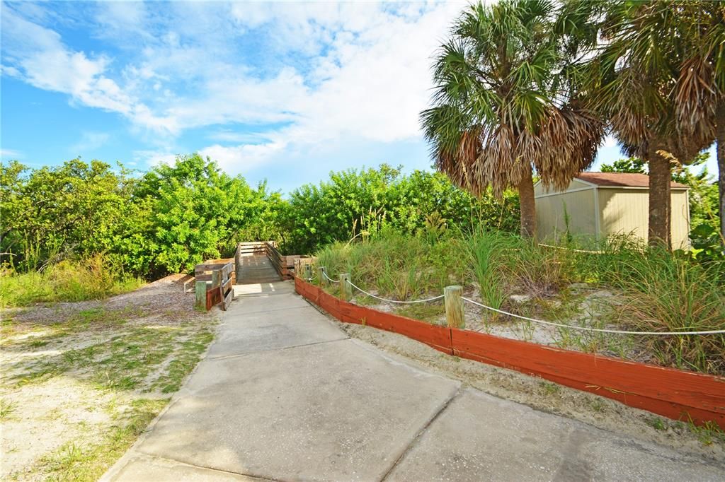 На продажу: $125,000 (2 спален, 1 ванн, 948 Квадратных фут)