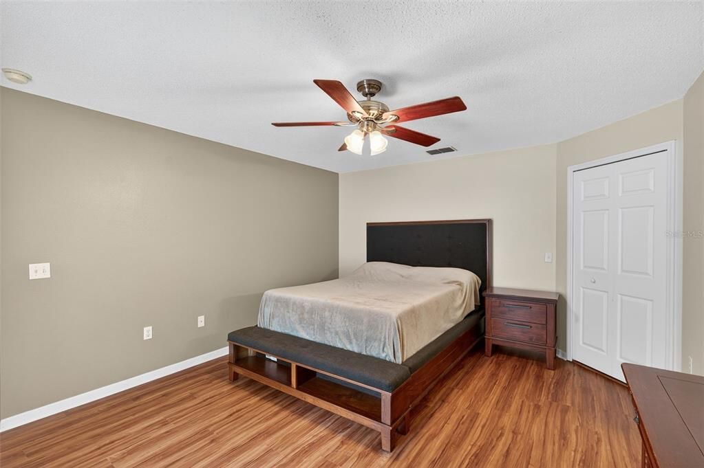 Под контрактом: $330,000 (3 спален, 2 ванн, 1506 Квадратных фут)