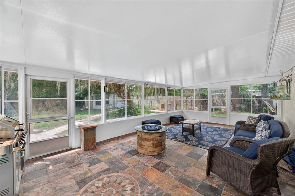 Под контрактом: $330,000 (3 спален, 2 ванн, 1506 Квадратных фут)