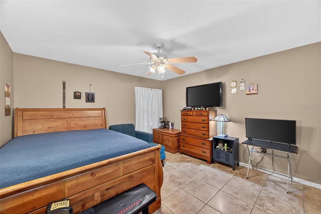 Под контрактом: $330,000 (3 спален, 2 ванн, 1506 Квадратных фут)