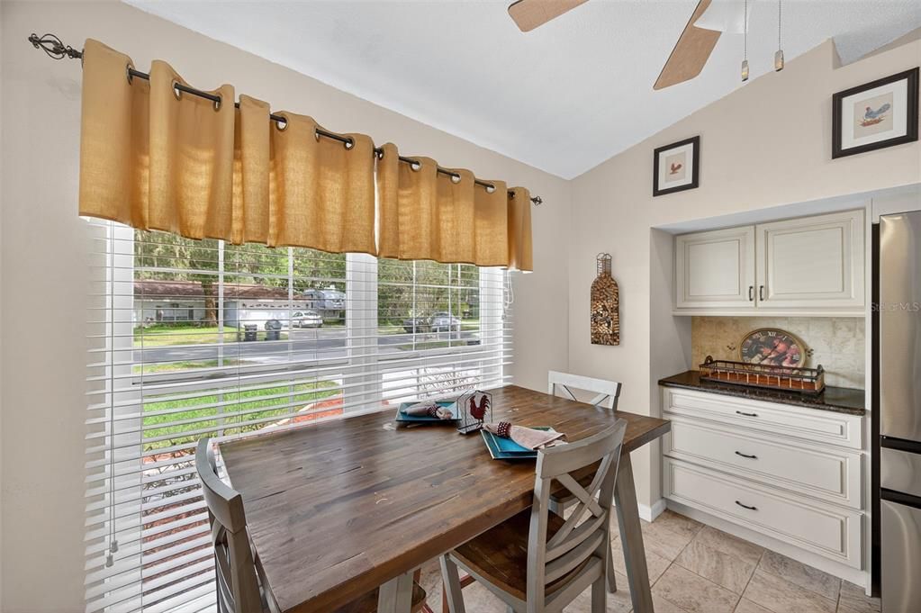 Под контрактом: $330,000 (3 спален, 2 ванн, 1506 Квадратных фут)