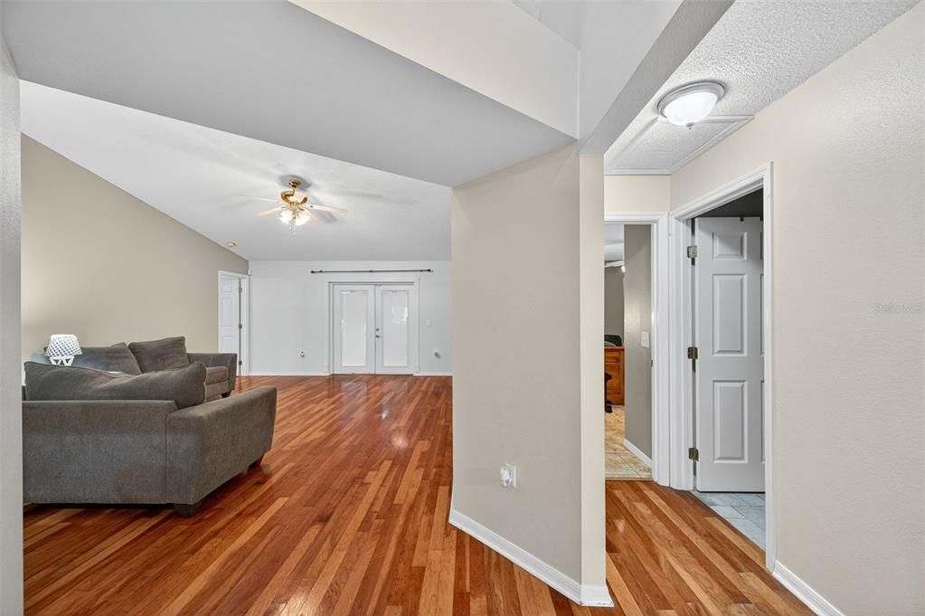 Под контрактом: $330,000 (3 спален, 2 ванн, 1506 Квадратных фут)