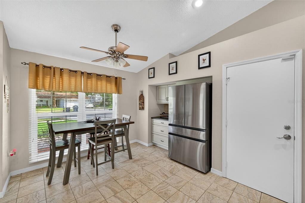 Под контрактом: $330,000 (3 спален, 2 ванн, 1506 Квадратных фут)