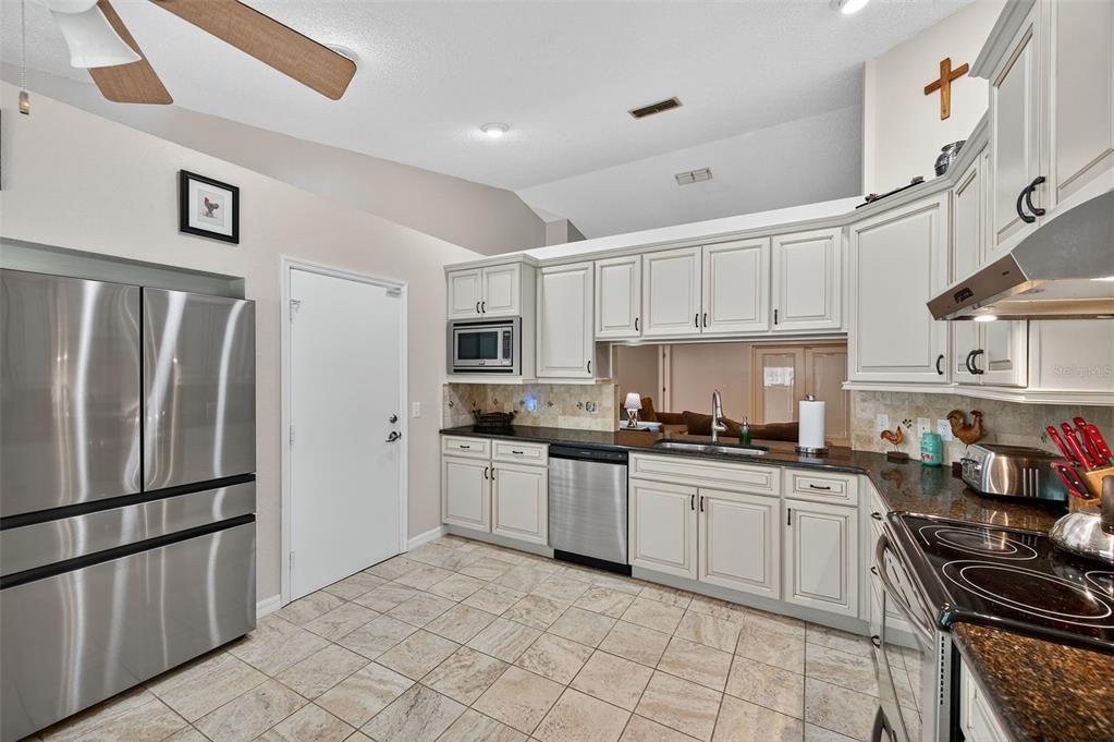 Под контрактом: $330,000 (3 спален, 2 ванн, 1506 Квадратных фут)