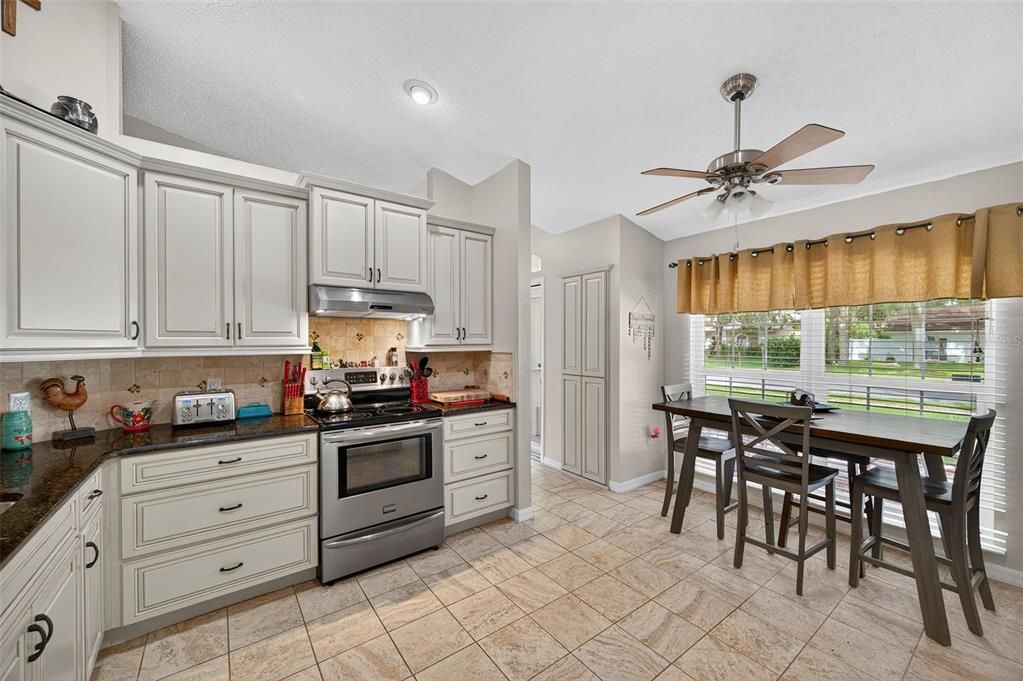 Под контрактом: $330,000 (3 спален, 2 ванн, 1506 Квадратных фут)