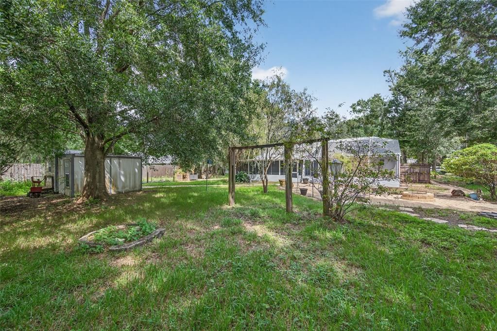 Под контрактом: $330,000 (3 спален, 2 ванн, 1506 Квадратных фут)