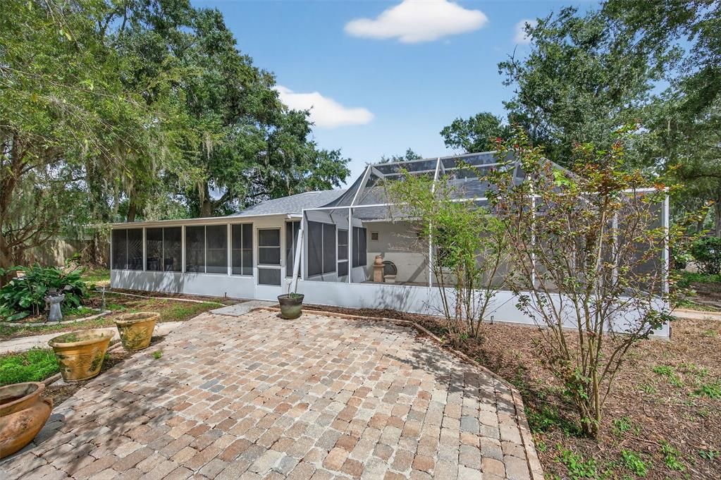 Под контрактом: $330,000 (3 спален, 2 ванн, 1506 Квадратных фут)