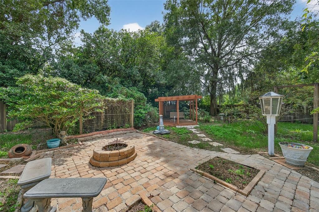 Под контрактом: $330,000 (3 спален, 2 ванн, 1506 Квадратных фут)