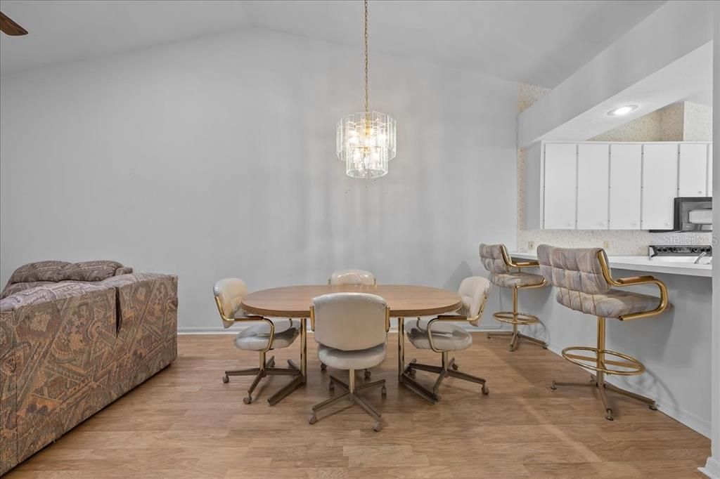 待售: $225,000 (2 贝兹, 2 浴室, 1185 平方英尺)