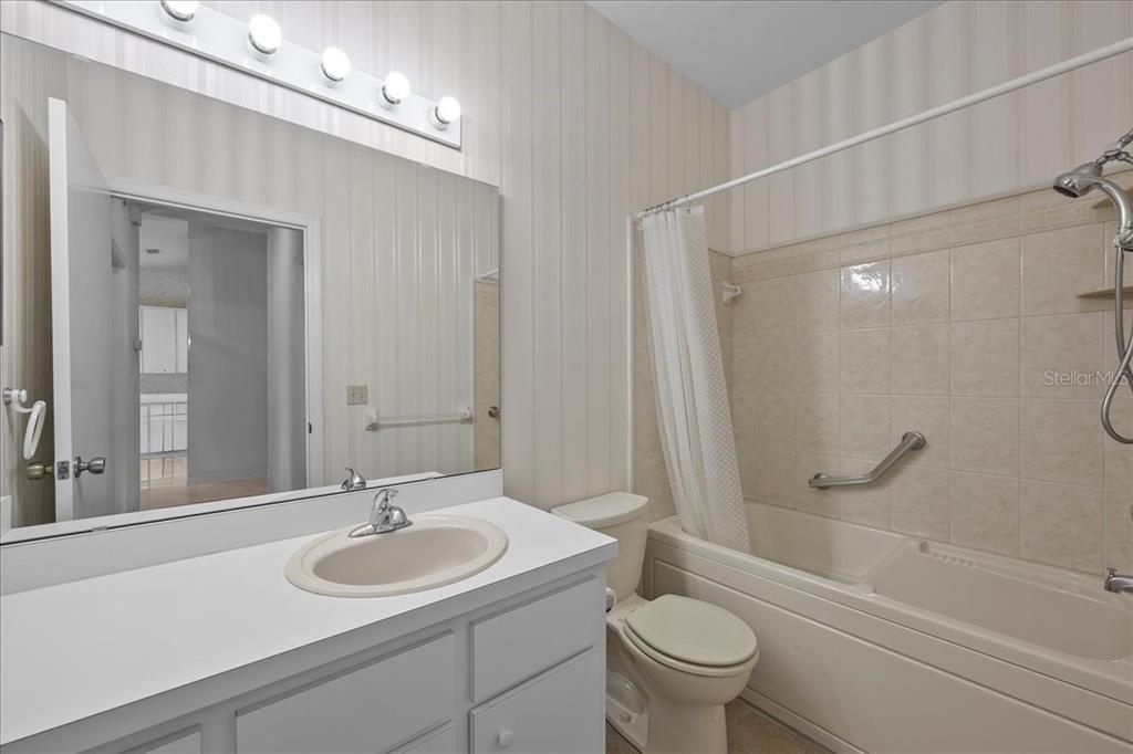 待售: $225,000 (2 贝兹, 2 浴室, 1185 平方英尺)