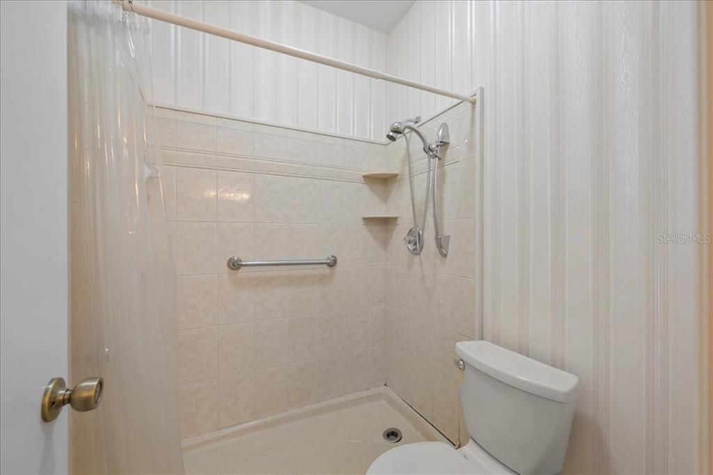 待售: $225,000 (2 贝兹, 2 浴室, 1185 平方英尺)