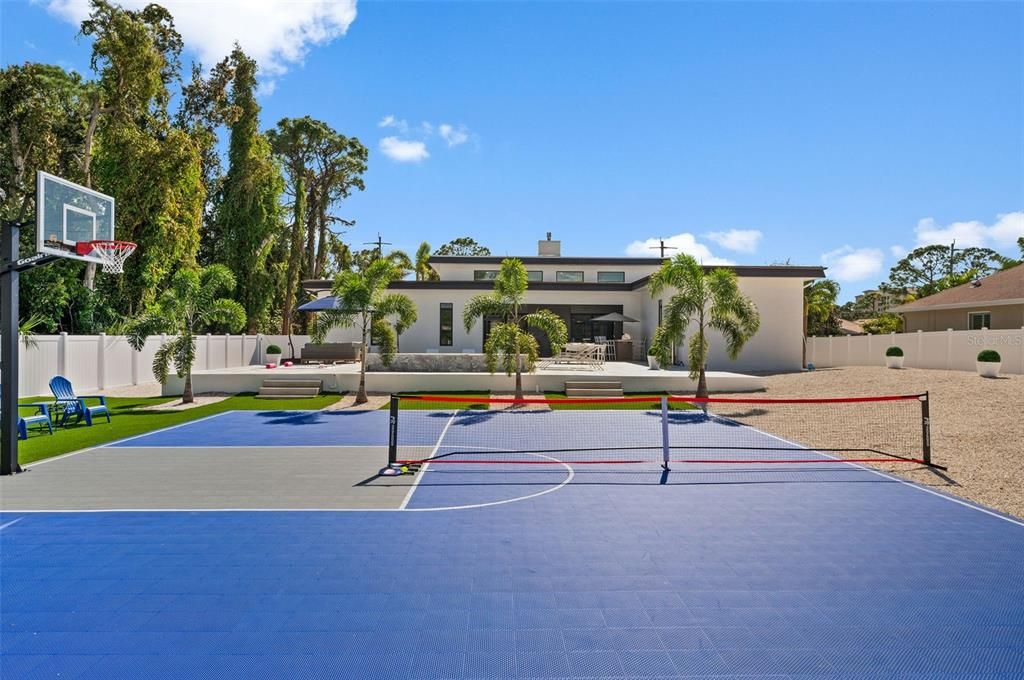 Active With Contract: $1,735,000 (3 beds, 3 baths, 2718 Square Feet)