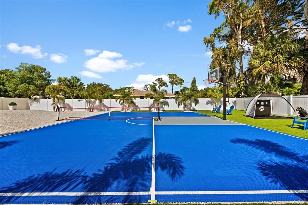 Active With Contract: $1,735,000 (3 beds, 3 baths, 2718 Square Feet)