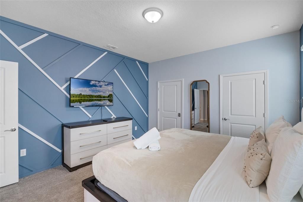 待售: $925,000 (8 贝兹, 6 浴室, 4034 平方英尺)