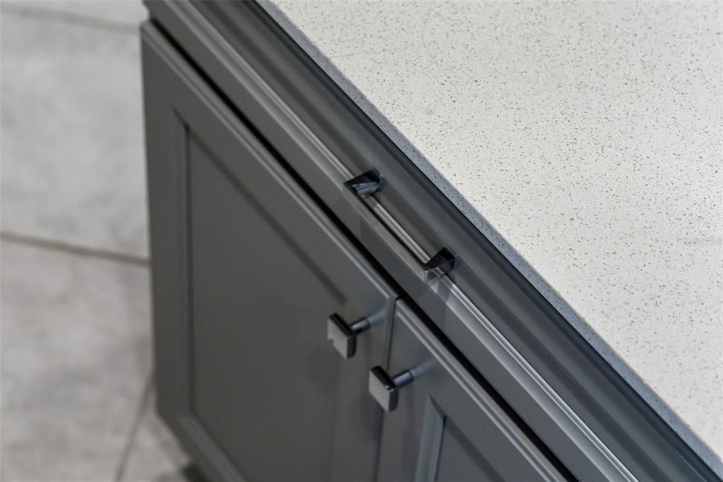 待售: $925,000 (8 贝兹, 6 浴室, 4034 平方英尺)