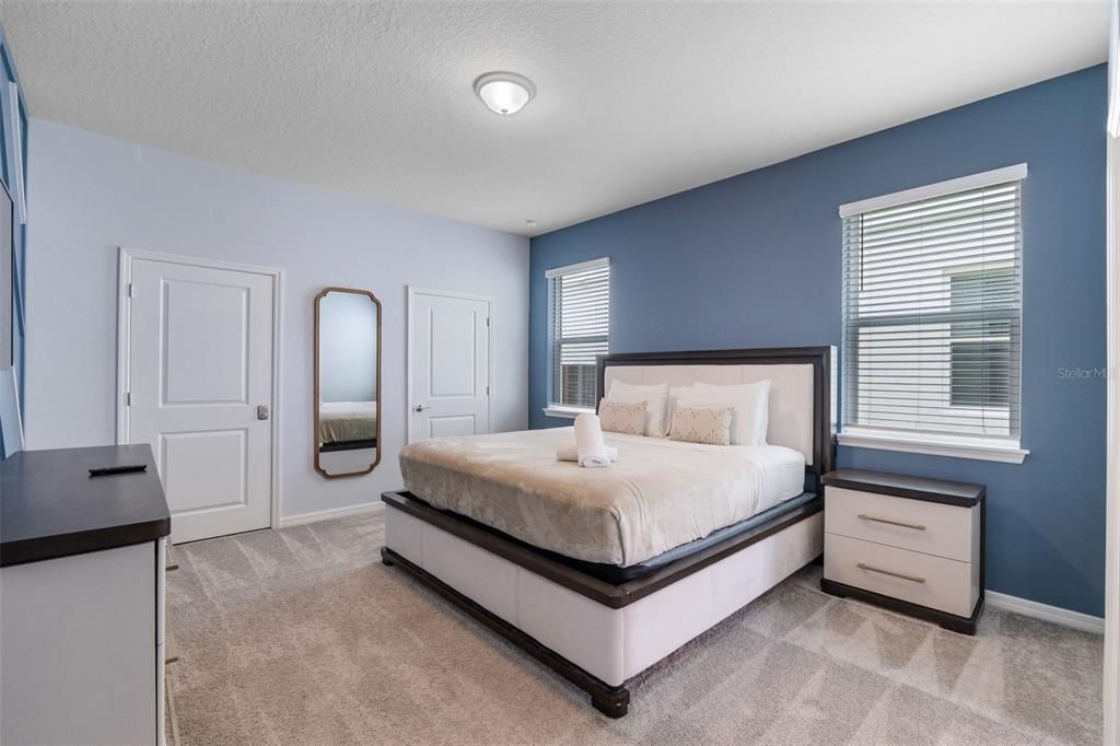 待售: $925,000 (8 贝兹, 6 浴室, 4034 平方英尺)