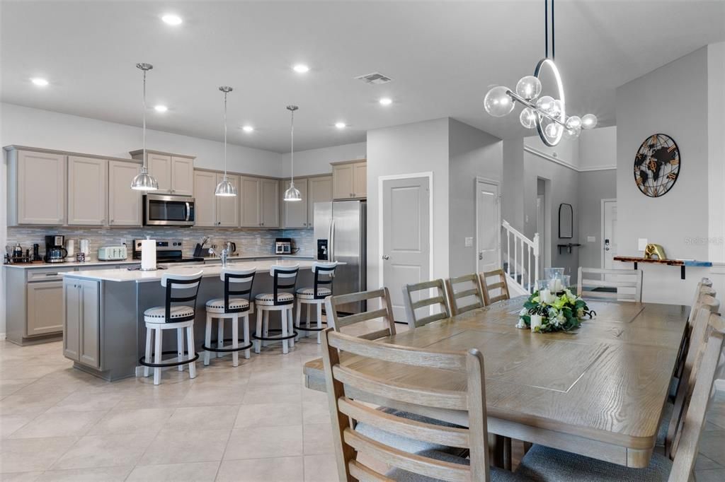 待售: $925,000 (8 贝兹, 6 浴室, 4034 平方英尺)