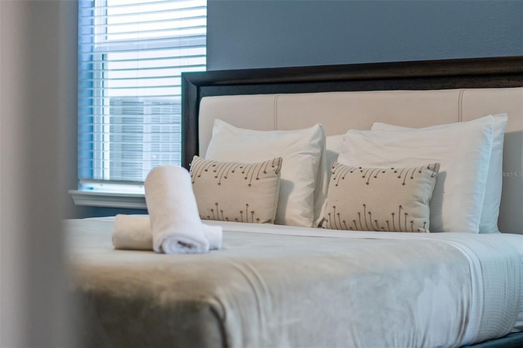 待售: $925,000 (8 贝兹, 6 浴室, 4034 平方英尺)