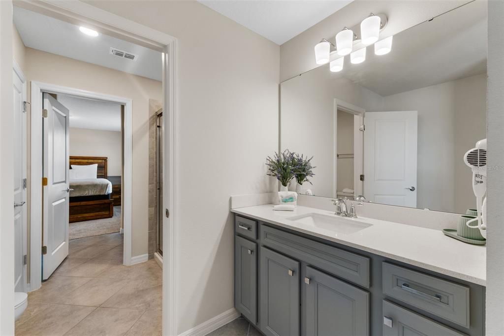 待售: $925,000 (8 贝兹, 6 浴室, 4034 平方英尺)