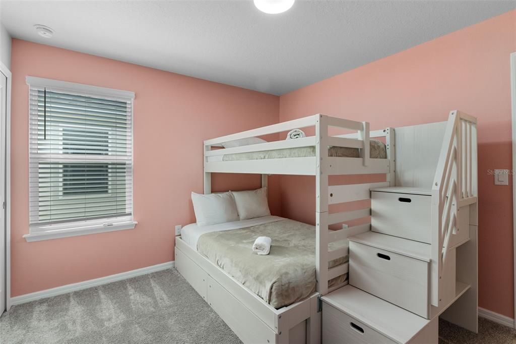 待售: $925,000 (8 贝兹, 6 浴室, 4034 平方英尺)