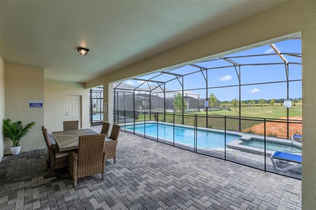 待售: $925,000 (8 贝兹, 6 浴室, 4034 平方英尺)