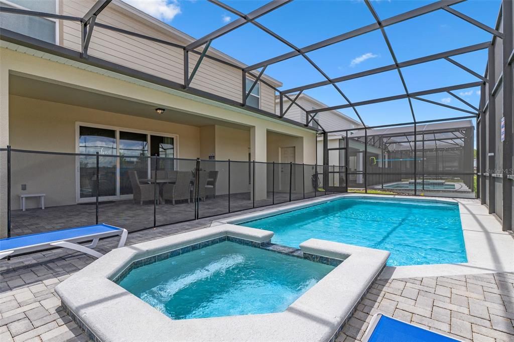 待售: $925,000 (8 贝兹, 6 浴室, 4034 平方英尺)