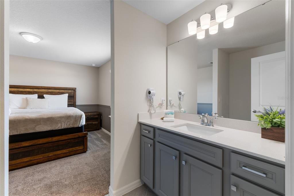 待售: $925,000 (8 贝兹, 6 浴室, 4034 平方英尺)