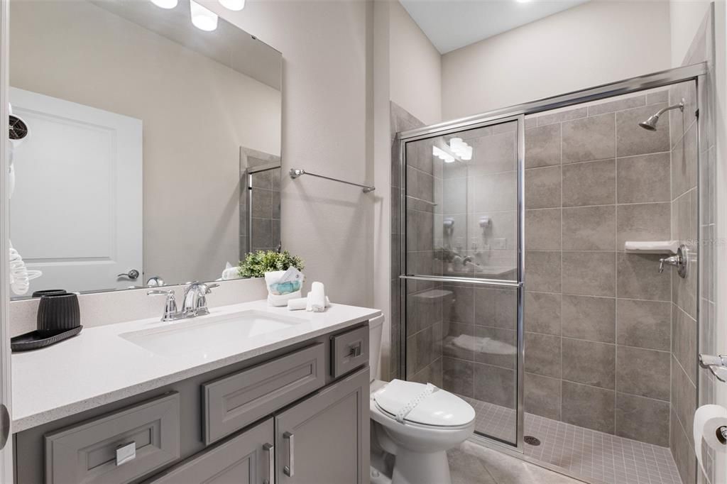 待售: $925,000 (8 贝兹, 6 浴室, 4034 平方英尺)