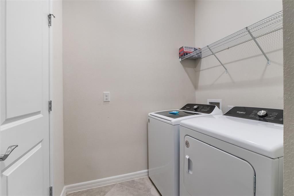 待售: $925,000 (8 贝兹, 6 浴室, 4034 平方英尺)