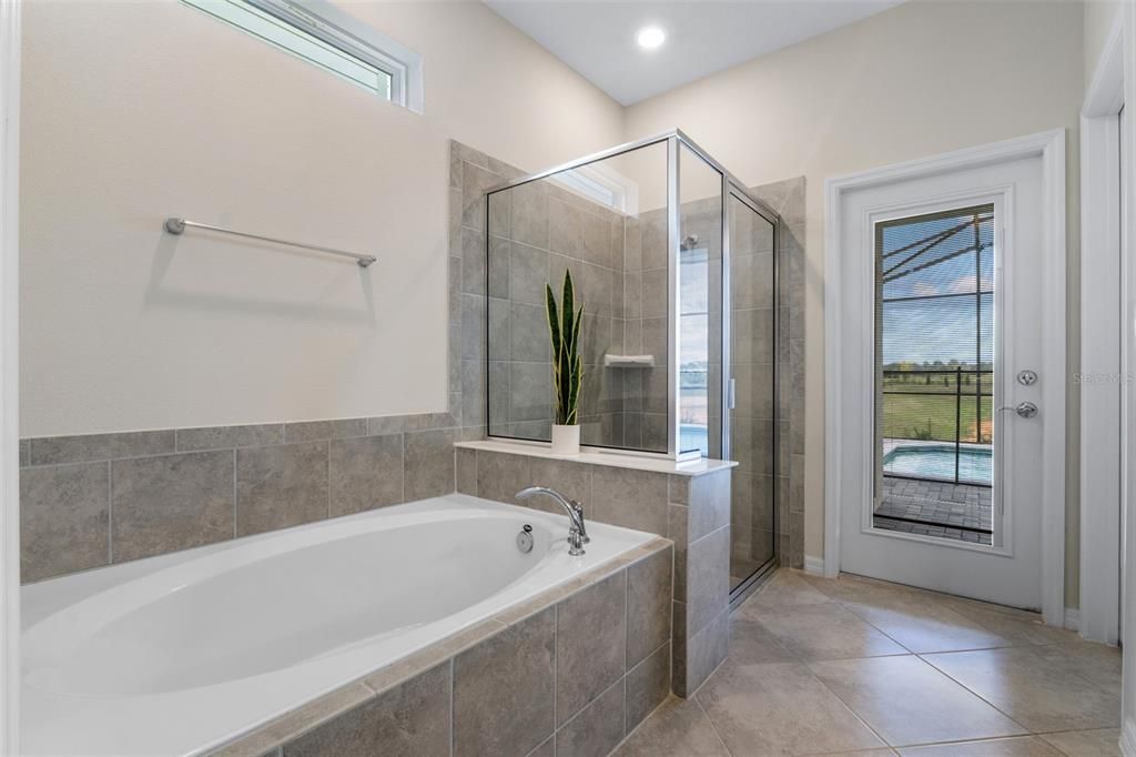 待售: $925,000 (8 贝兹, 6 浴室, 4034 平方英尺)