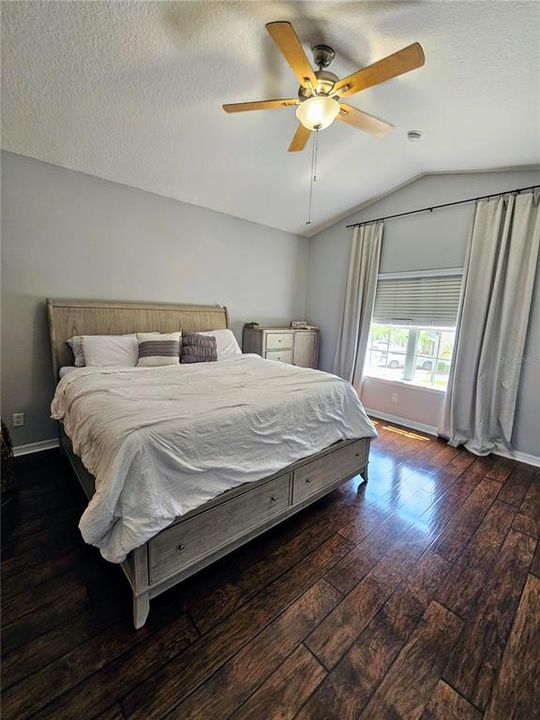 En Venta: $318,900 (2 camas, 2 baños, 1558 Pies cuadrados)