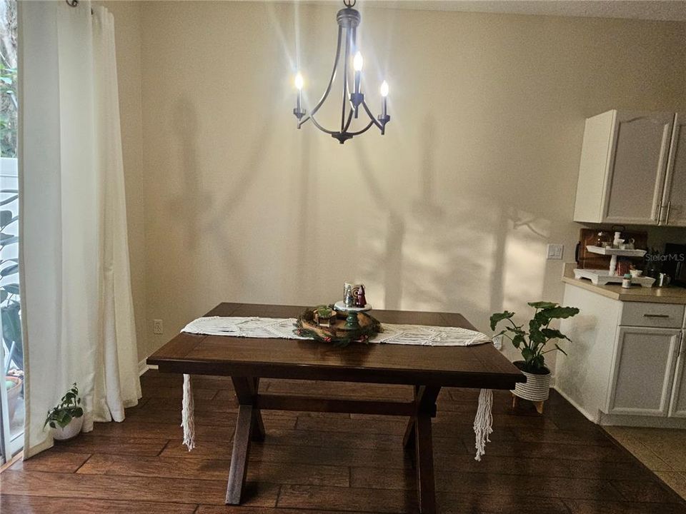 En Venta: $318,900 (2 camas, 2 baños, 1558 Pies cuadrados)