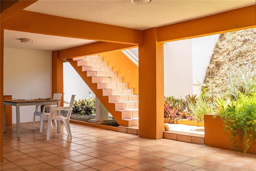 For Sale: $595,000 (2 beds, 2 baths, 1400 Square Feet)