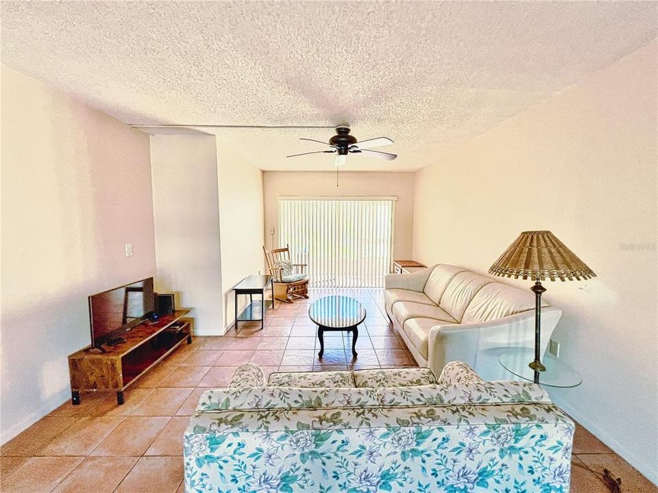 На продажу: $114,000 (1 спален, 1 ванн, 800 Квадратных фут)