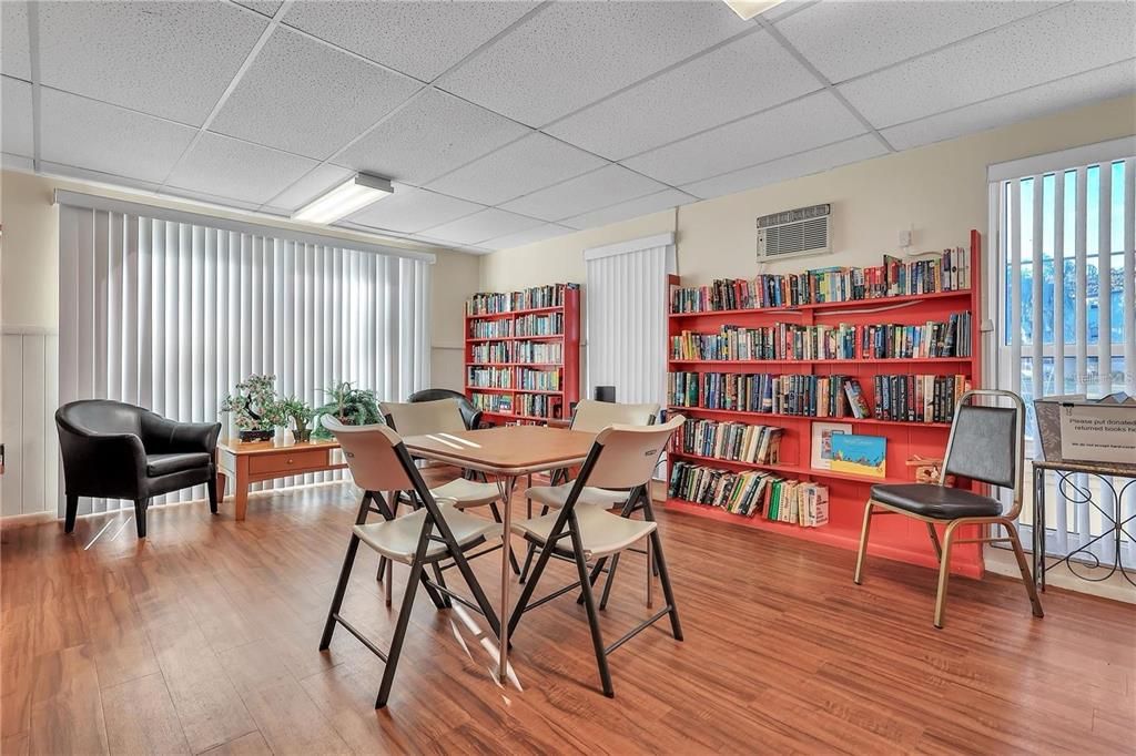 На продажу: $114,000 (1 спален, 1 ванн, 800 Квадратных фут)