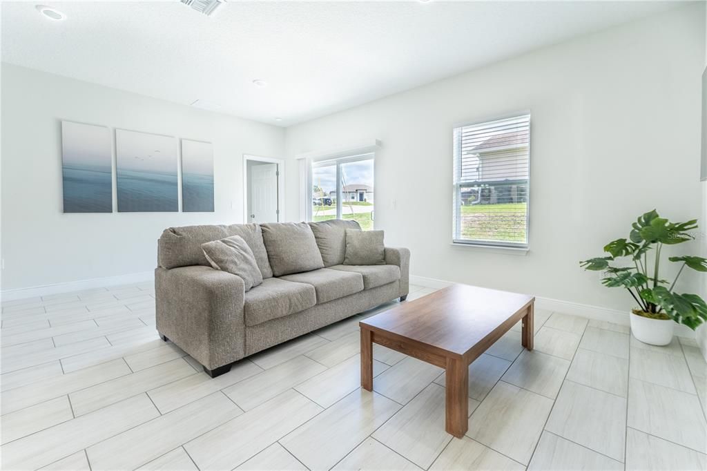 Active With Contract: $280,000 (4 beds, 2 baths, 1758 Square Feet)