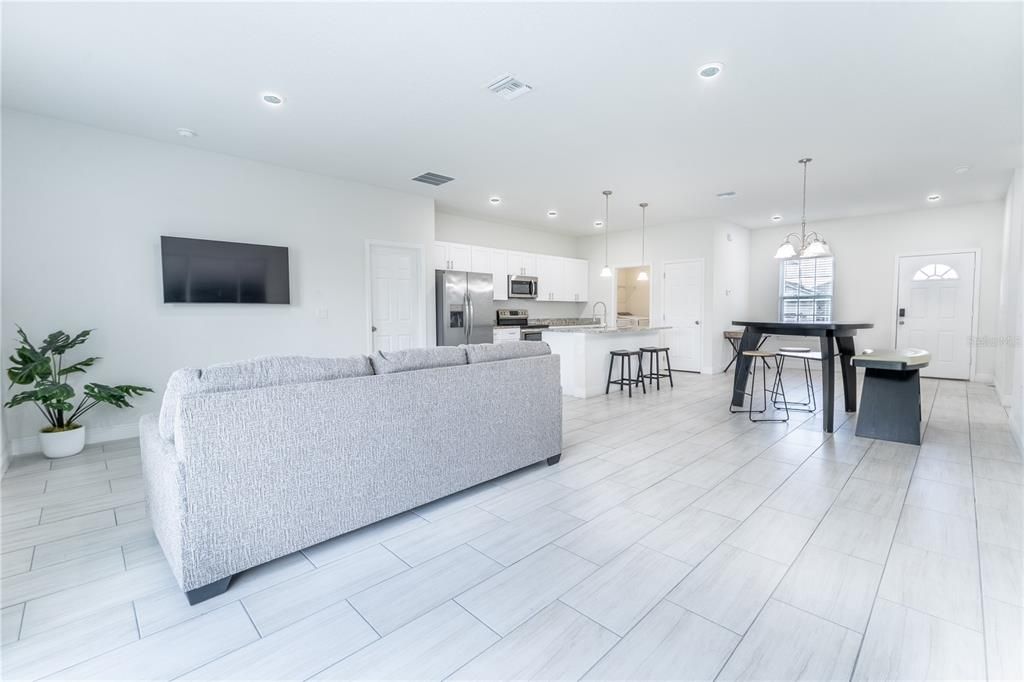 Active With Contract: $280,000 (4 beds, 2 baths, 1758 Square Feet)