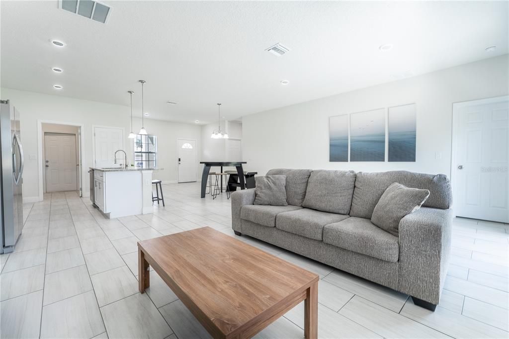 Active With Contract: $280,000 (4 beds, 2 baths, 1758 Square Feet)