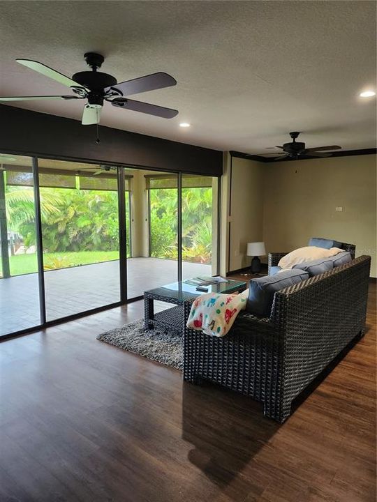 For Rent: $2,350 (3 beds, 2 baths, 1710 Square Feet)