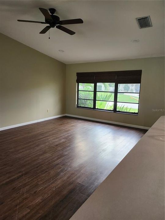 For Rent: $2,350 (3 beds, 2 baths, 1710 Square Feet)