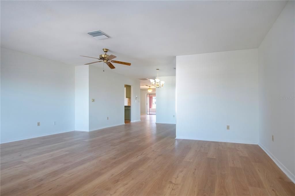 На продажу: $285,000 (2 спален, 2 ванн, 1756 Квадратных фут)