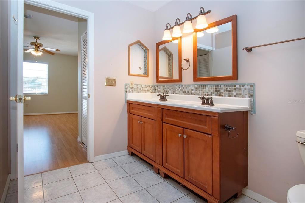 На продажу: $285,000 (2 спален, 2 ванн, 1756 Квадратных фут)